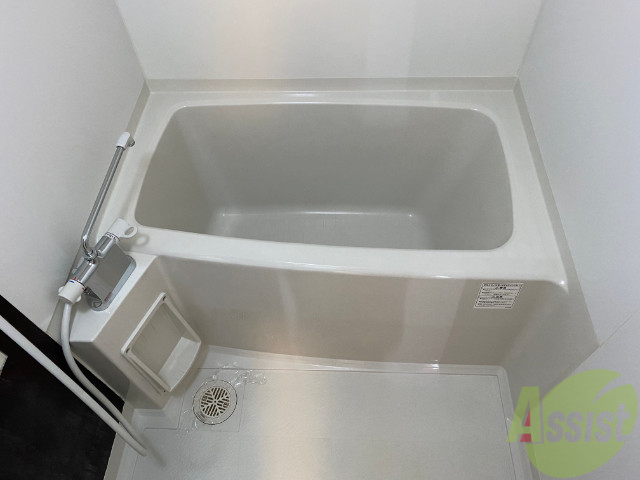 バス・シャワールーム　お風呂はこちらです。ゆったりできそうですね。