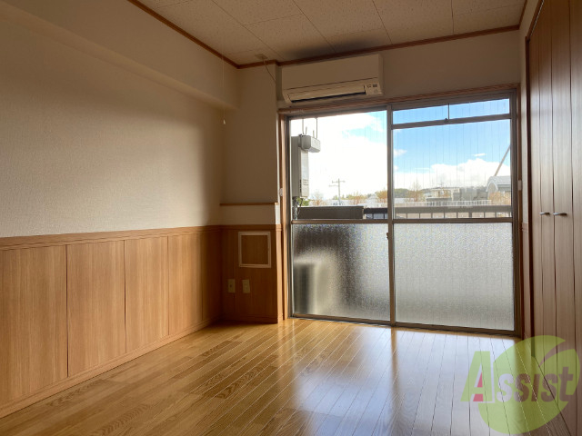 居室・リビング　陽当たり良く、十分に広さのあるお部屋となっております