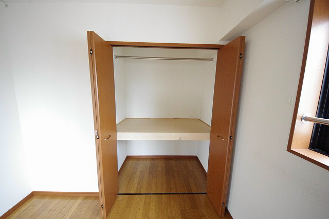 収納　6帖洋室収納  類似室内