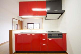 キッチン　3口グリル付きガスコンロ  類似室内