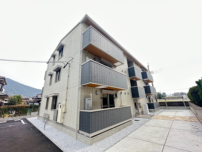 北九州市小倉北区三郎丸のアパートの建物外観