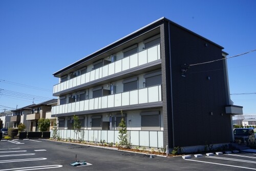 【太田市東矢島町のマンションの建物外観】