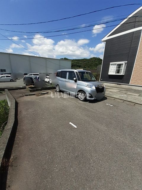 【メゾンそよ風の駐車場】