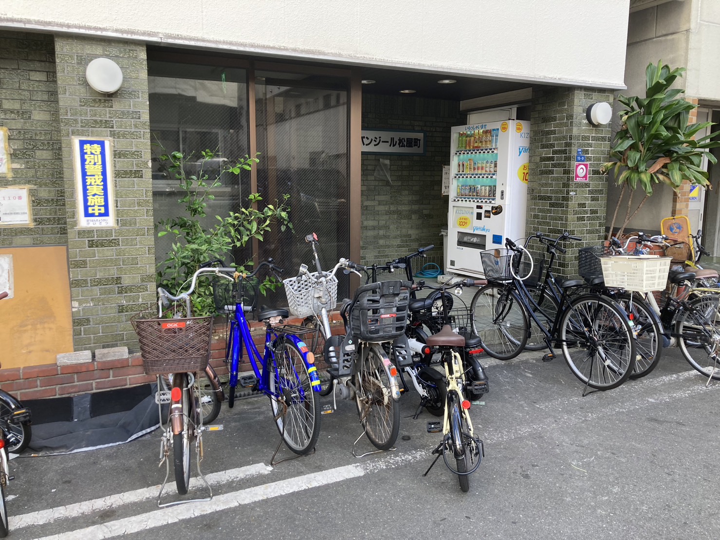 【ラパンジール松屋町のエントランス】