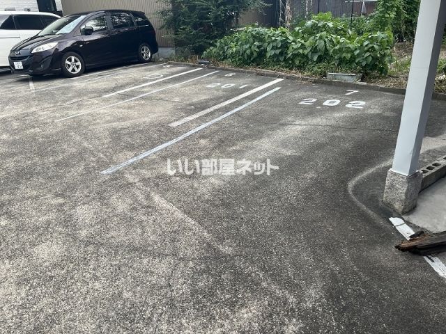 【桑名市大字播磨のアパートの駐車場】