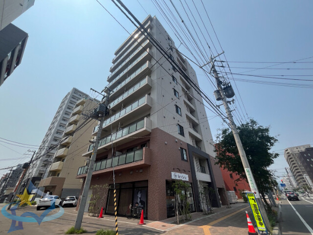 【札幌市中央区南二条東のマンションの建物外観】