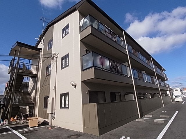 【大和高田市東中のマンションの建物外観】