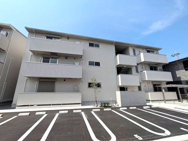 柏原市古町のアパートの建物外観