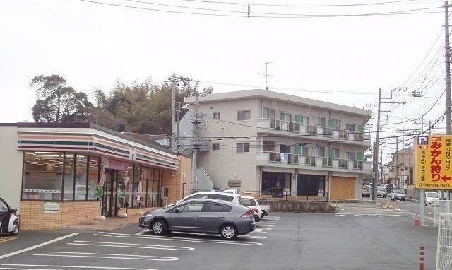 【三浦市初声町和田のアパートのコンビニ】