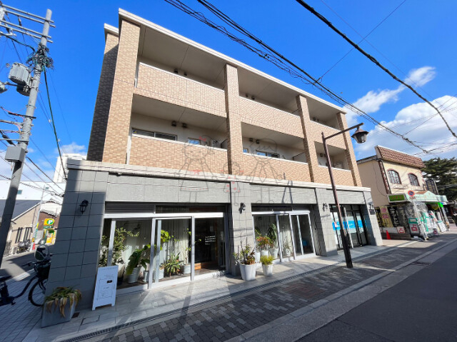 【大阪市住吉区長峡町のマンションの建物外観】