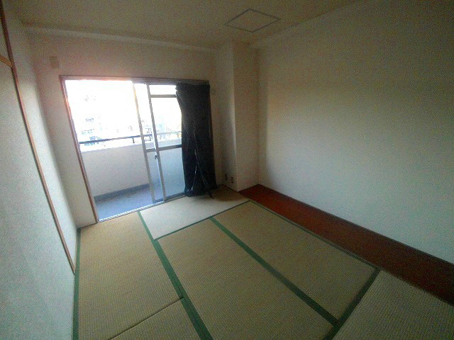 シャトー朝霧の居間写真