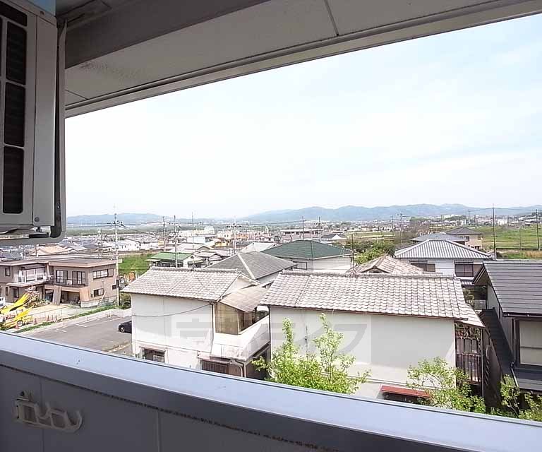 【京田辺市薪小山のマンションの眺望】