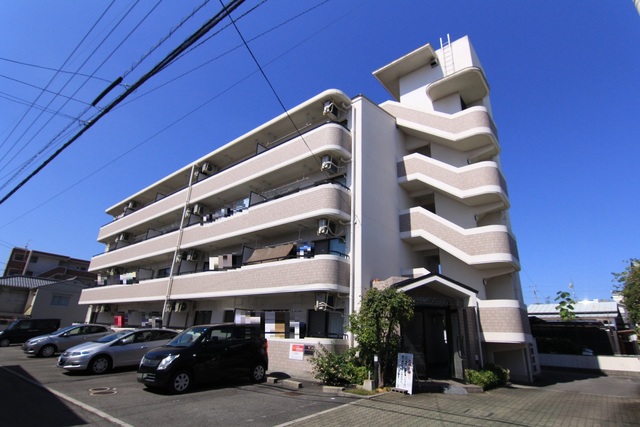 松山市枝松のマンションの建物外観