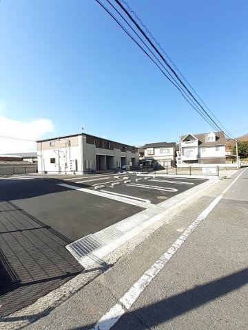 【井原市西江原町のアパートの駐車場】