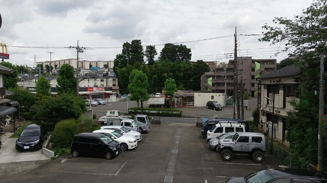 【川崎市宮前区初山のアパートの駐車場】