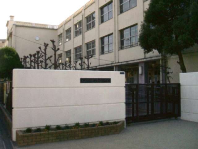 【コーポ白樺古市の小学校】