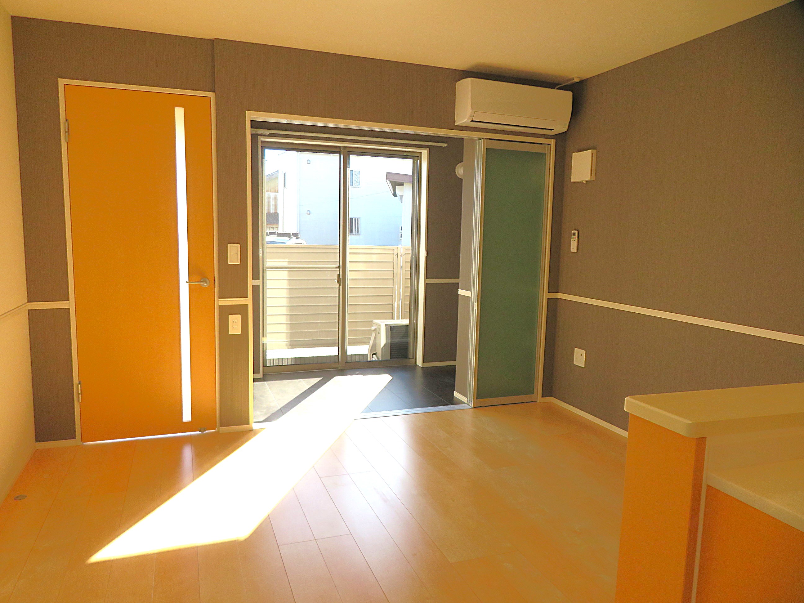 居室・リビング　南面リビングで日当たり良好です◎