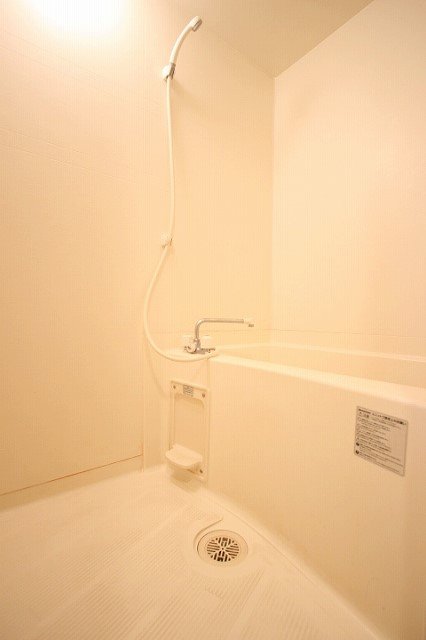 バス・シャワールーム　同物件、別号室のものです。