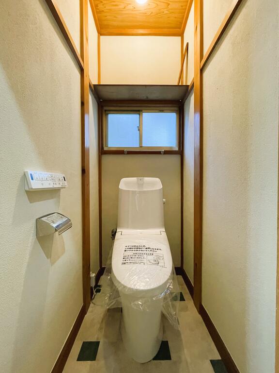 長井三丁目戸建てのトイレ写真