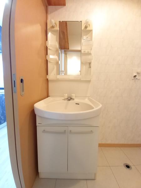 洗面設備　独立洗面台です！