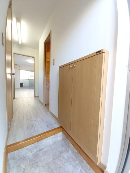 玄関　シューズボックス付き。