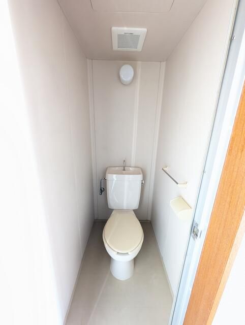トイレ　別号室の参考写真です。