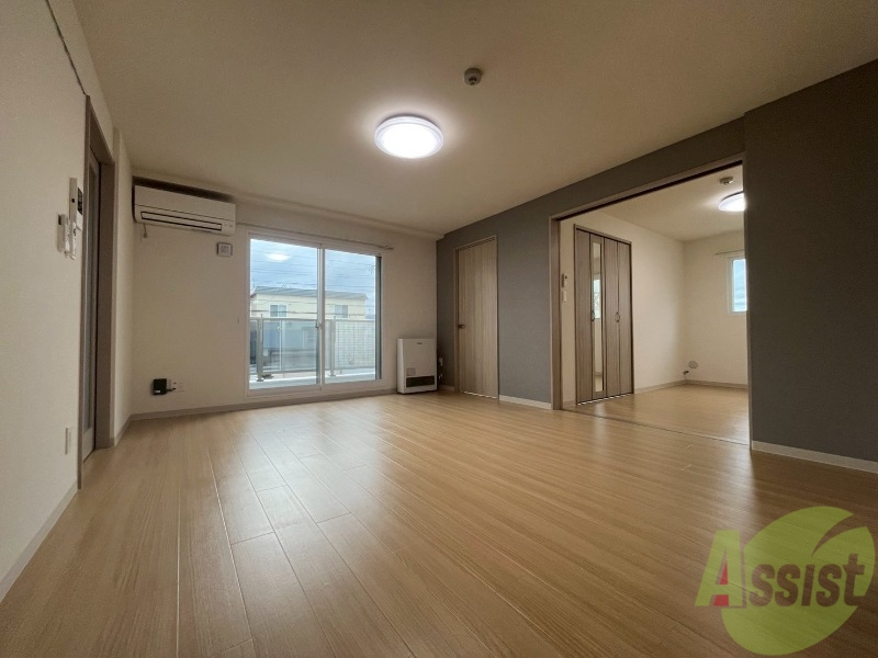 居室・リビング　広くてキレイなお部屋が広がっていて、充実した生活が送れそう。