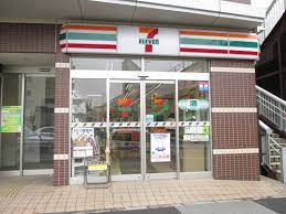 コンビニ　セブンイレブン横浜反町駅前店（コンビニ）まで287m