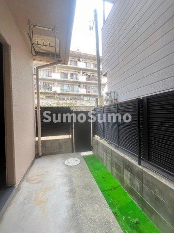 バルコニー　外からの目が気にならないバルコニーで洗濯物が干せます