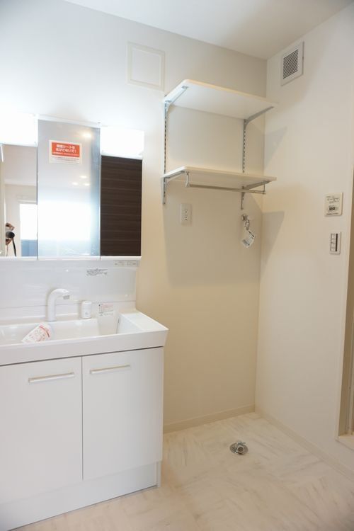 洗面設備　忙しい朝に洗髪もできて便利な洗髪洗面化粧