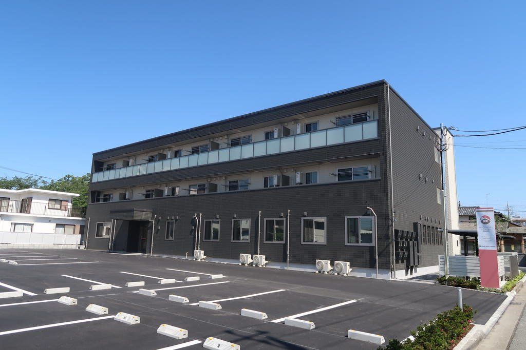 建物外観　南向きの明るい高級賃貸マンションです