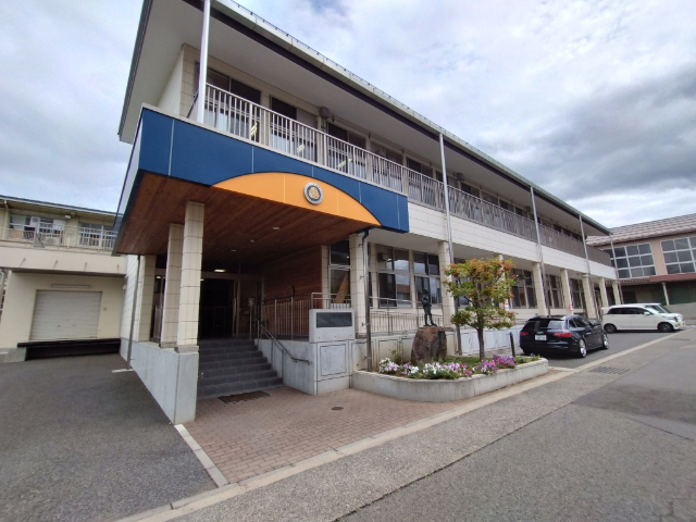 小学校　長野市立三輪小学校（小学校）まで367m