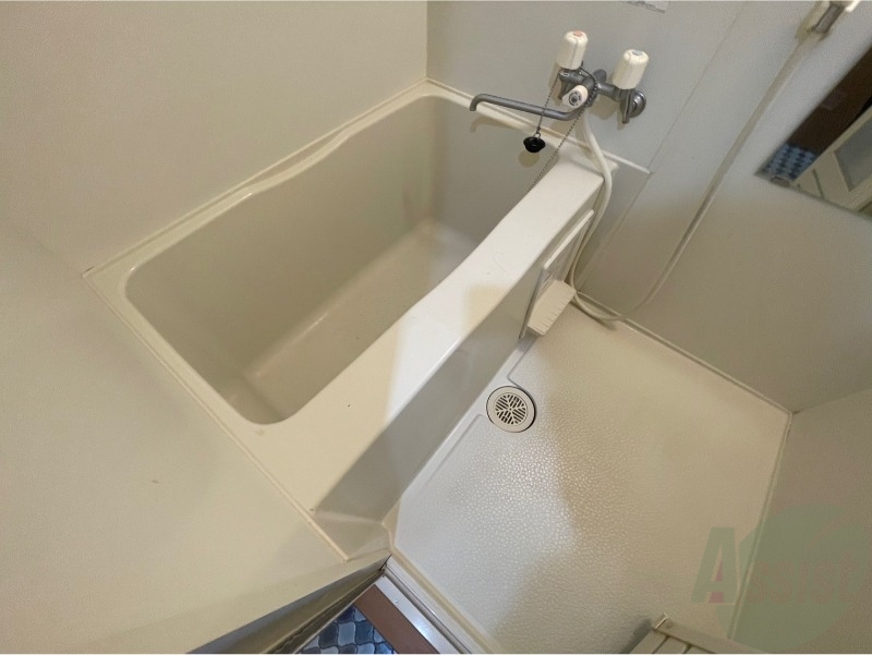 バス・シャワールーム　ユニットバスです。疲れを癒すのに欠かせませんね！