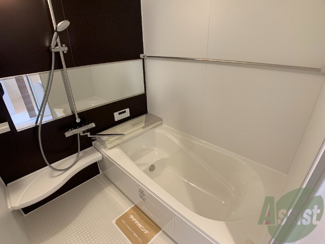 バス・シャワールーム　追い焚き機能が付いているのでいつでも温かいお風呂に入れますよ