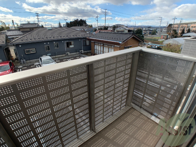 バルコニー　バルコニーがあるので洗濯物は外に干せそうですね～