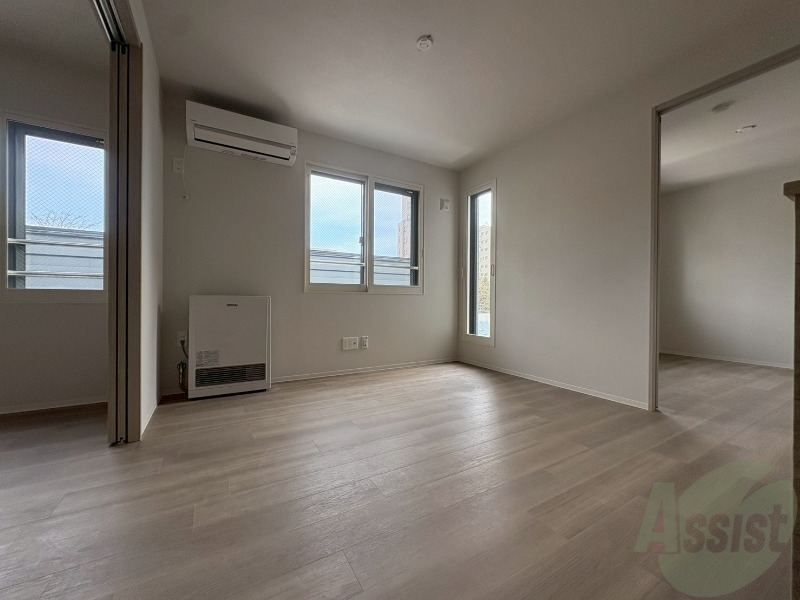 居室・リビング　広々としたリビングですね。使い勝手がよさそうですね！