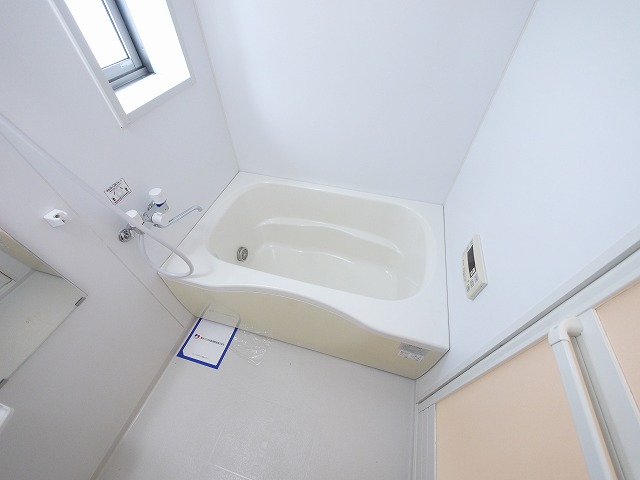 バス・シャワールーム　落ち着いた空間のお風呂です