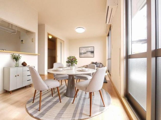 居室・リビング　CGで家具等を配置したもので家具等は含まれません