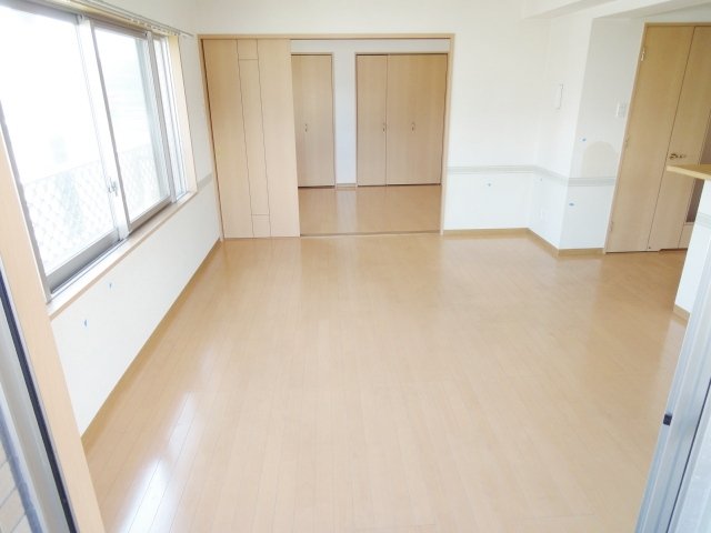 居室・リビング　同物件別号室