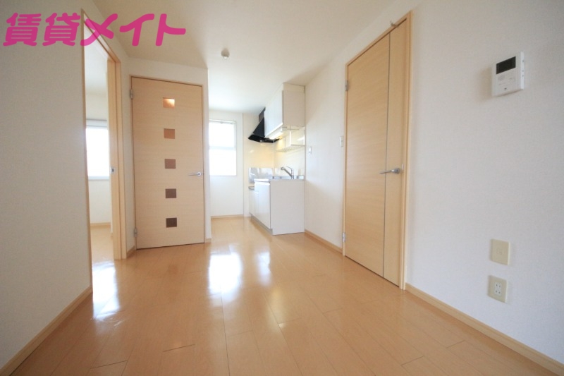 居室・リビング　同物件別室写真