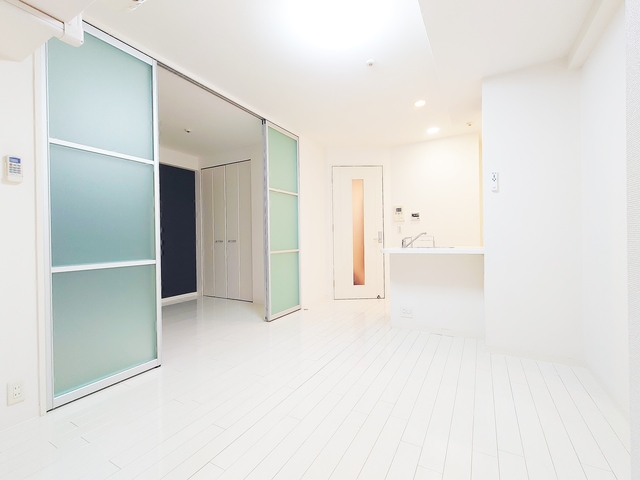 居室・リビング　ホワイトカラーコーデされたＬＤＫ