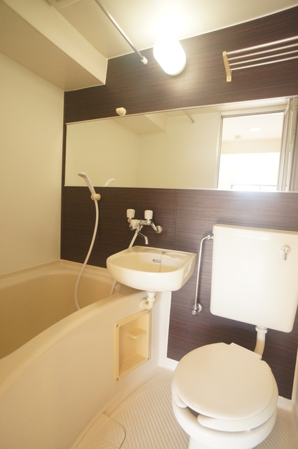 バス・シャワールーム　丸洗い可能！お掃除ラクラクの洗面台付き３点ユニットです☆