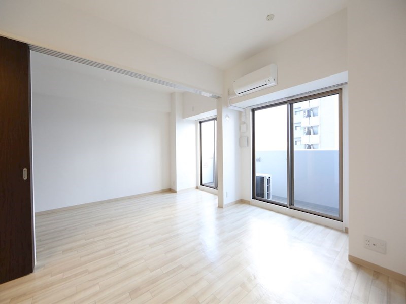 居室・リビング　ＬＤＫ10.7帖　洋室6.2帖　南面バルコニー