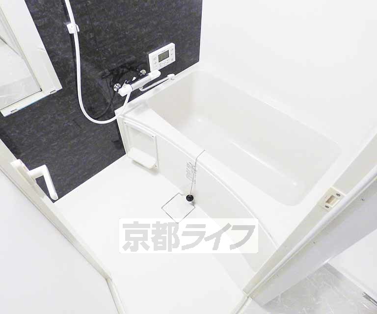 バス・シャワールーム　アクセントパネルがオシャレなバスルームです。