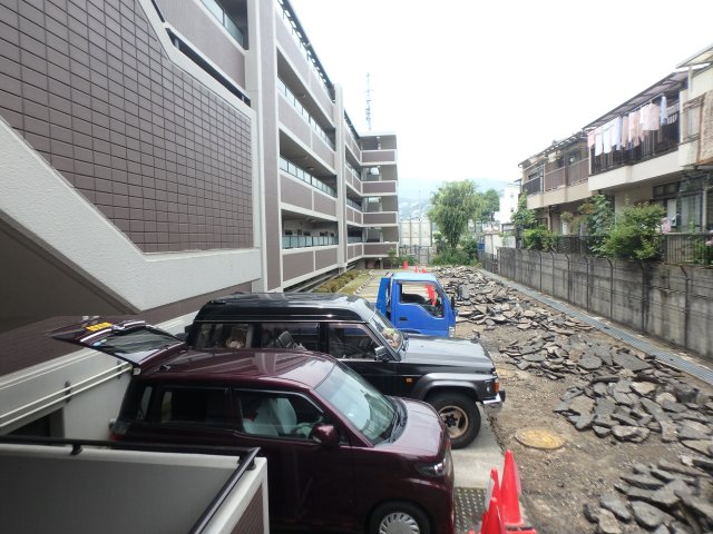 駐車場　車をお持ちの方に嬉しい駐車場付きの物件です