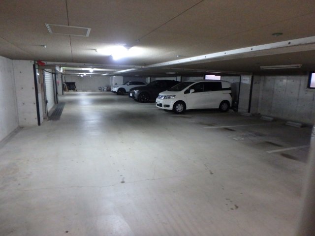 駐車場　屋内駐車場