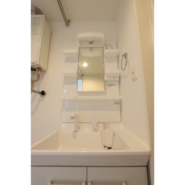 洗面設備　シャワードレッサー付きです！