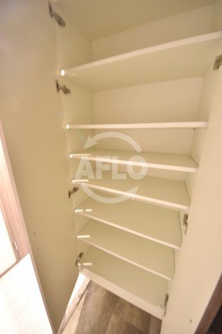 玄関　レオンコンフォート本町クレセント　下駄箱