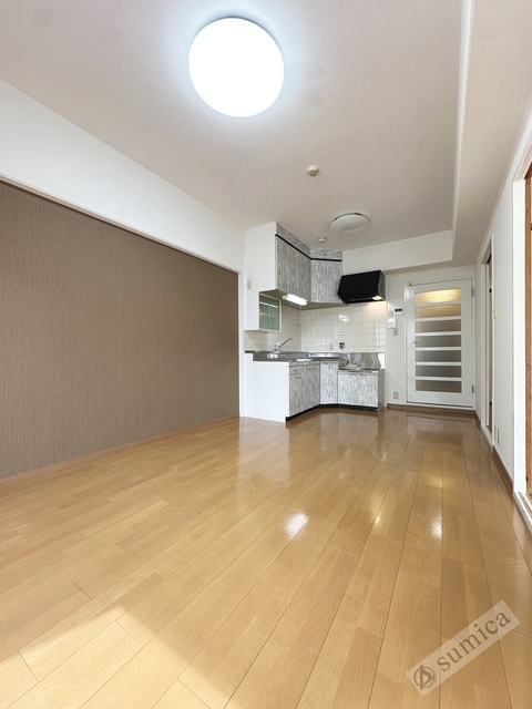 居室・リビング　アクセントクロスがオシャレを演出♪♪