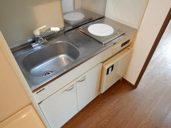 キッチン　ＩＨクッキングヒーター・ミニ冷蔵庫付き